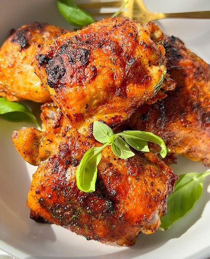 This recipe is so easy that you can practically make it with your eyes closed. Only 2 ingredients and 2 additional pantry staples. Staples like salt, pepper, olive oil don’t count as additional ingredients in the foodie world as they are ingredients we typ