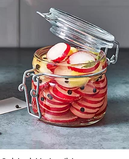 Quick pickled radishes