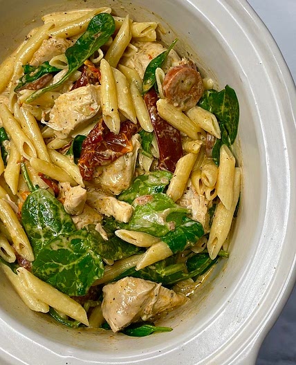 Slowcooker Creamy Chicken, Chorizo &amp; Sundried Tomato Pasta 🍝