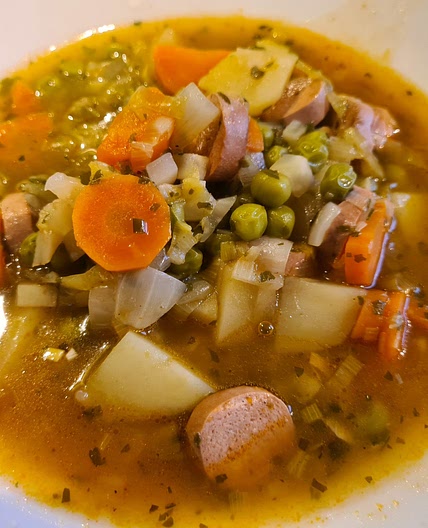Grønnsakssuppe med pølse