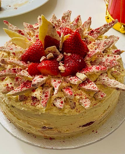 Strawberry & Prosecco cake 