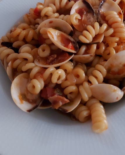 Pasta con Almejas en salsa