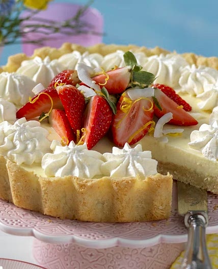 Pannacotta pie with white chocolate and coconut