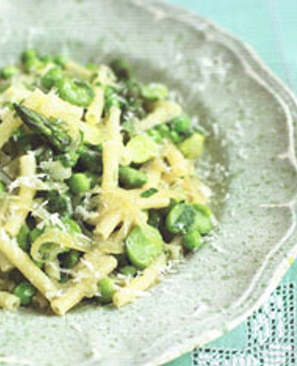 Macaroni with a Sauce of Asparagus, Onion, Peas and Broad Beans - Antonio Carluccio Foundation