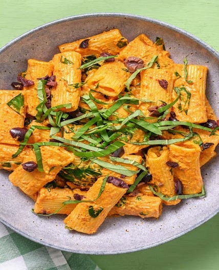 Rigatoni Romesco mit Mandeln und Oliven