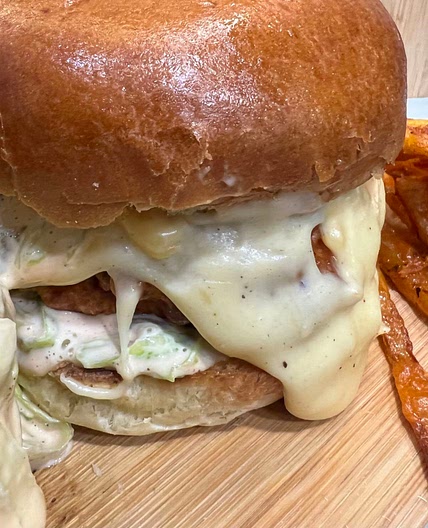 Fried Chicken Burger w sauces