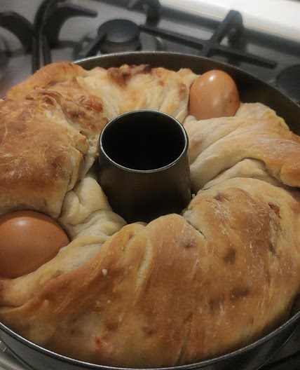 Tortano o casatiello napoletano