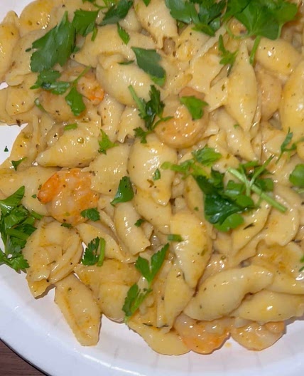 Creamy shrimp scampi pasta