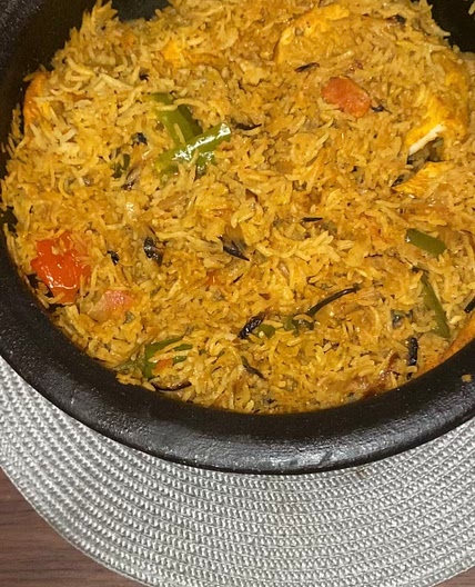 Chicken and rice in a clay pot (Kabsa)
