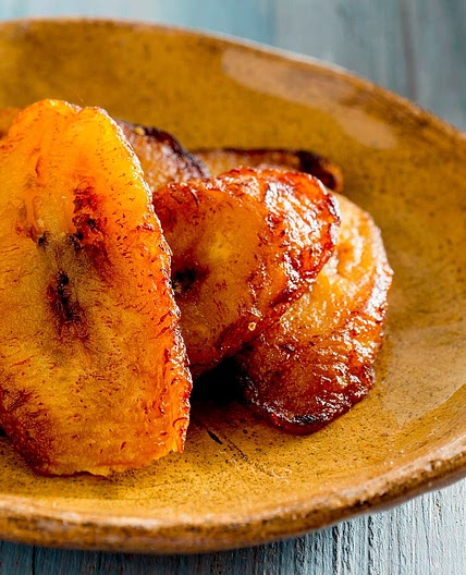 [Recipe + Video] Plátanos Maduros Fritos (Easy Fried Sweet Plantains)