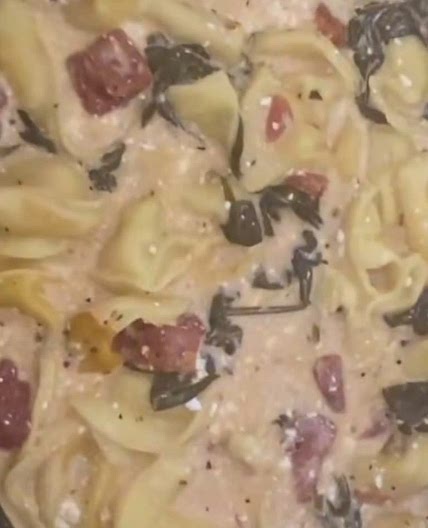 Crockpot Creamy Tomato Spinach Tortellini