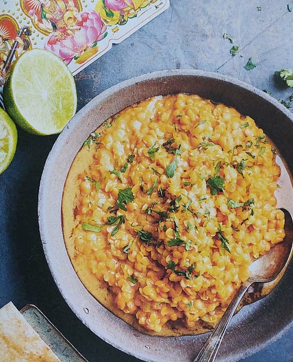 Dahl de lentilles corail au curry et lait de coco