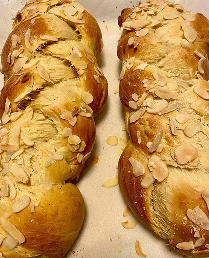 Greek sweet bread-Tsoureki 