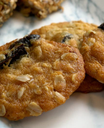 Oatmeal Cookies with Dried Fruit