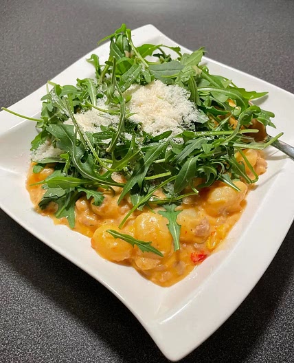 Mediterrane One-Pot Hackfleisch-Gnocchi Pfanne