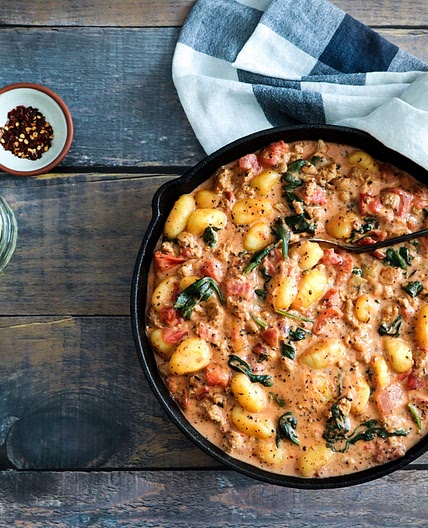 Poêlée de gnocchis crémeux au porc haché (sauce rosée)