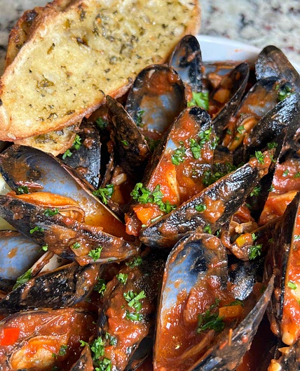 Spicy Steamed Mussels 