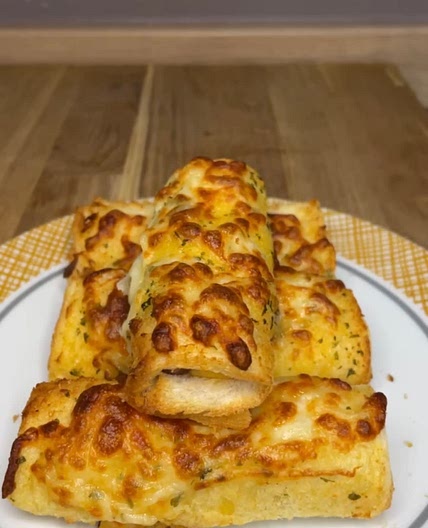 Cheese garlic pepperoni bites 
