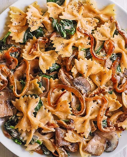 Farfalle Pasta with Spinach, Mushrooms, and Caramelized Onions