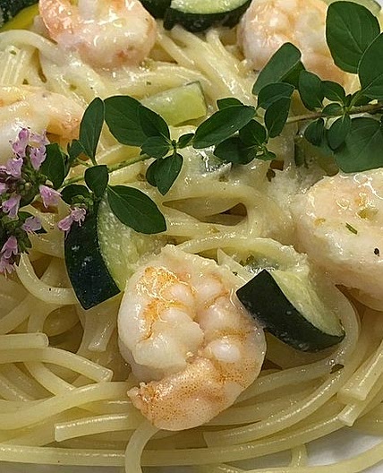 Spaghetti in Zucchini-Shrimps Sahnesauce