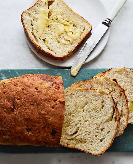 Cheesy salad onion loaf