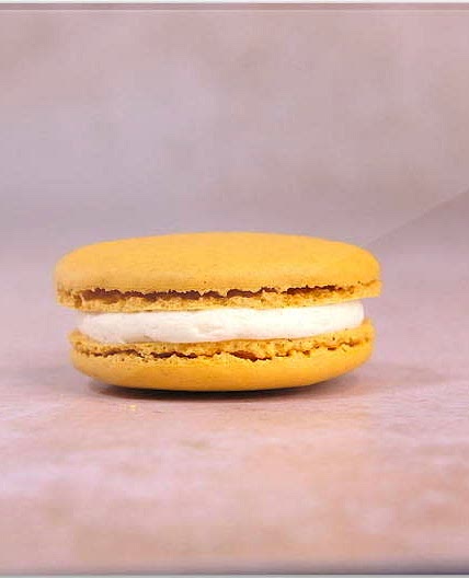 Macarons with white chocolate ganache filling 