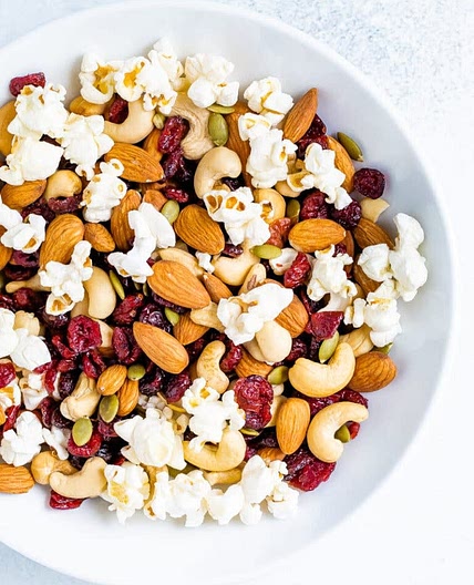 Popcorn almonds sugarfree choc chips trail mix low fat 121 calories  6 serves *