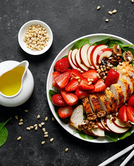 Easy Gluten-Free Chicken and Strawberry Spinach Salad
