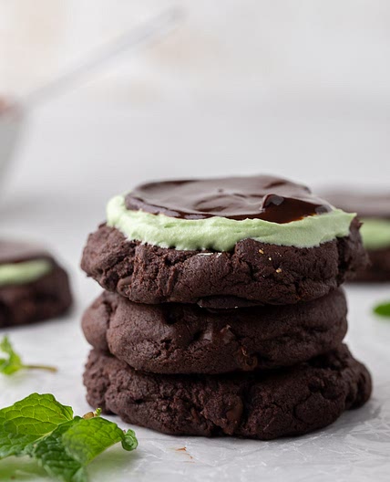 Crumbl 🙀 Mint Brownie Cookies