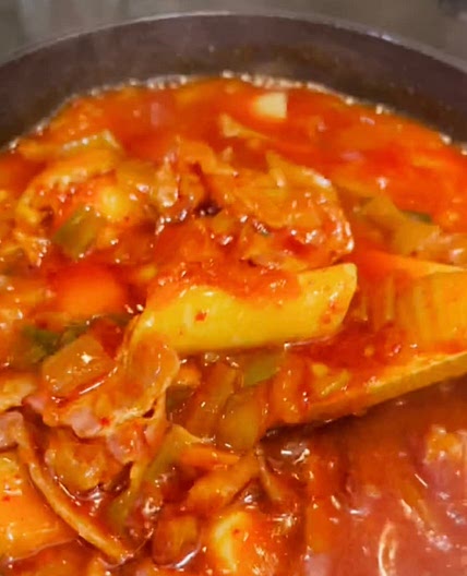 KIMCHI STEW (Kimchi-jjigae)