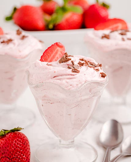 STRAWBERRY MOUSSE