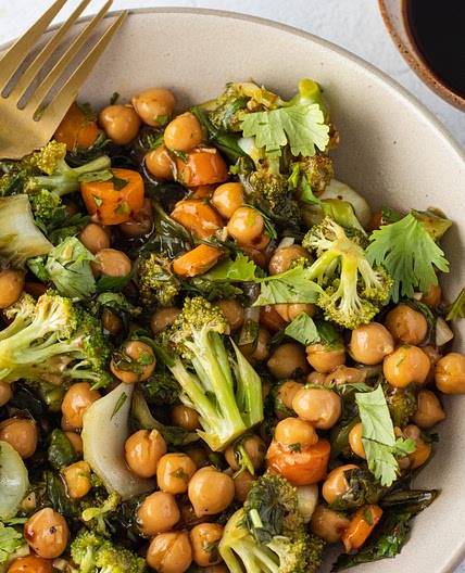 Vegan Garlic Chickpea Stir Fry with Broccoli and Carrots
