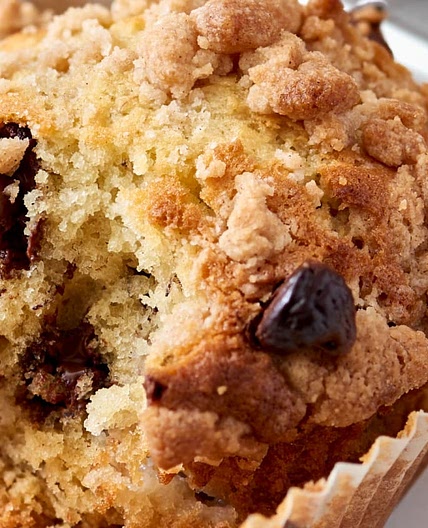 Recipe: Banana Chocolate Chip Crumb Muffins