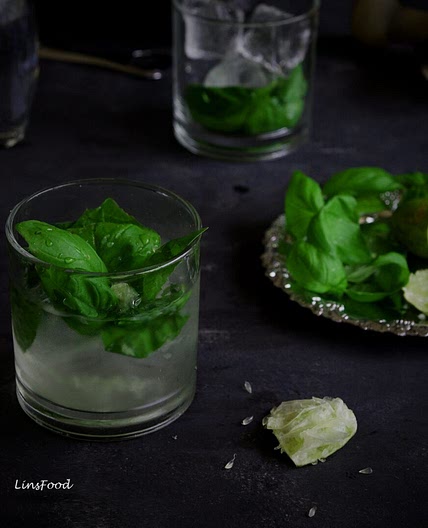 Gin and Tonic with Australian Finger Lime and Basil