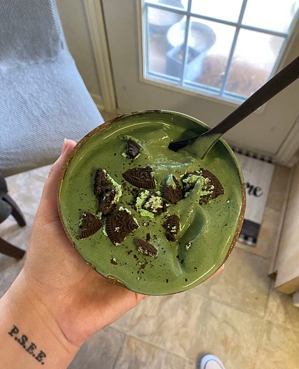 Mint Oreo Smoothie Bowl