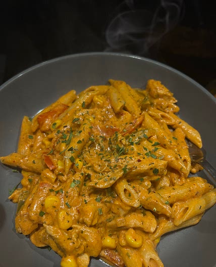 Creamy chicken and pepper pasta