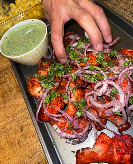 Tandoori wings and chutney dip 