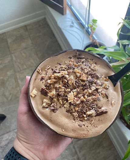 Snickers Smoothie Bowl