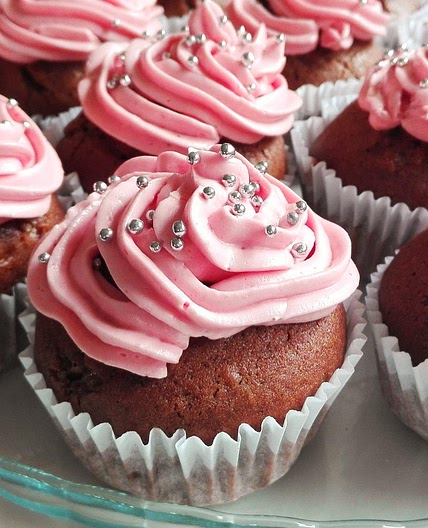 Receita de Cupcake de chocolate com cobertura rosa