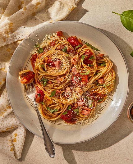 Spaghetti Amatriciana With Crispy Bacon