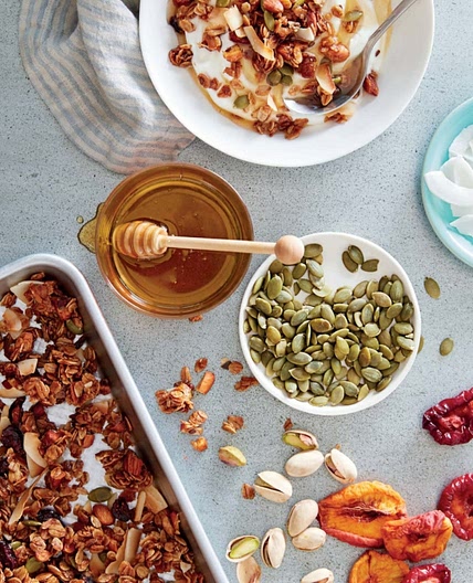almond  granola  with apricots