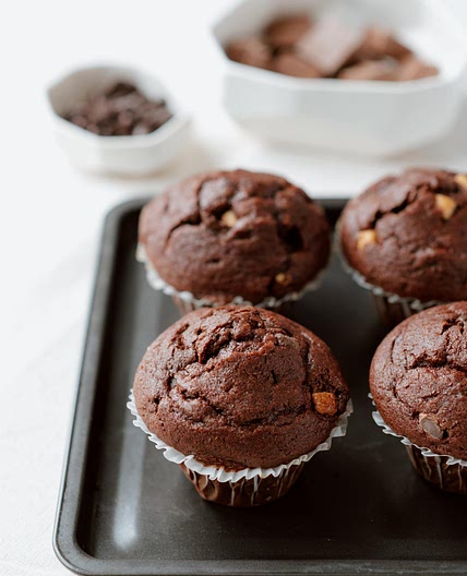Easy Chocolate Peanut Butter Muffin