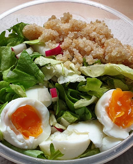 Greens salad with quinoa and eggs