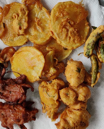 Assorted Pakodas (deep fried onion, potato, cauliflower, chilli fritters)