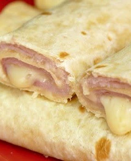 Flautas de harina con queso y mortadela o jamón