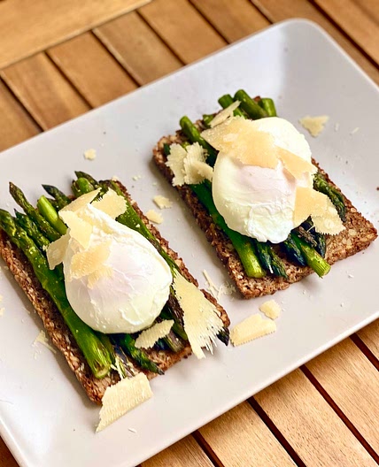 Asparagus with poached eggs