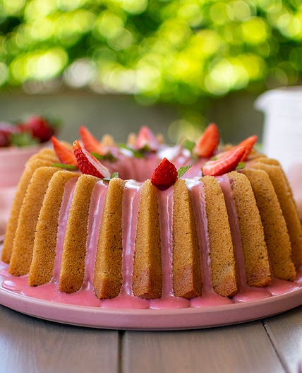 Bundt Cake Arancia Rossa e Fragole 