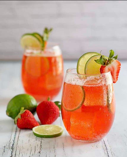 Sugar Free Strawberry Limeade (Spring x Summer Refresher Drinks)
