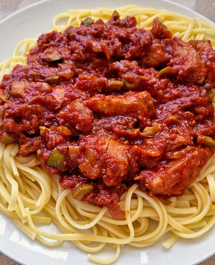 Chicken with olives in a tomato sauce