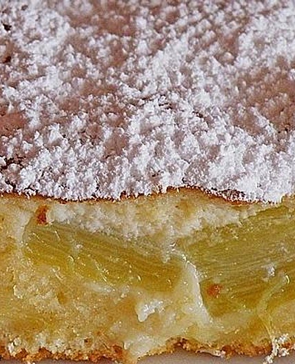 Rhabarberkuchen mit Schmandhaube